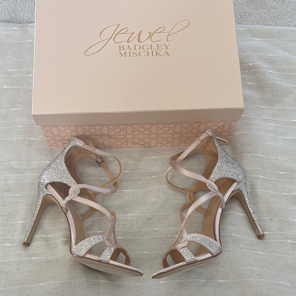 NWOT Badgley Mischka Glittering Silver and Champagne Heels
